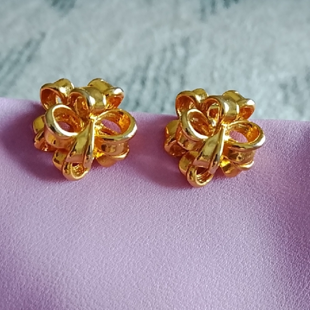 Elegant Gold Knot Earrings